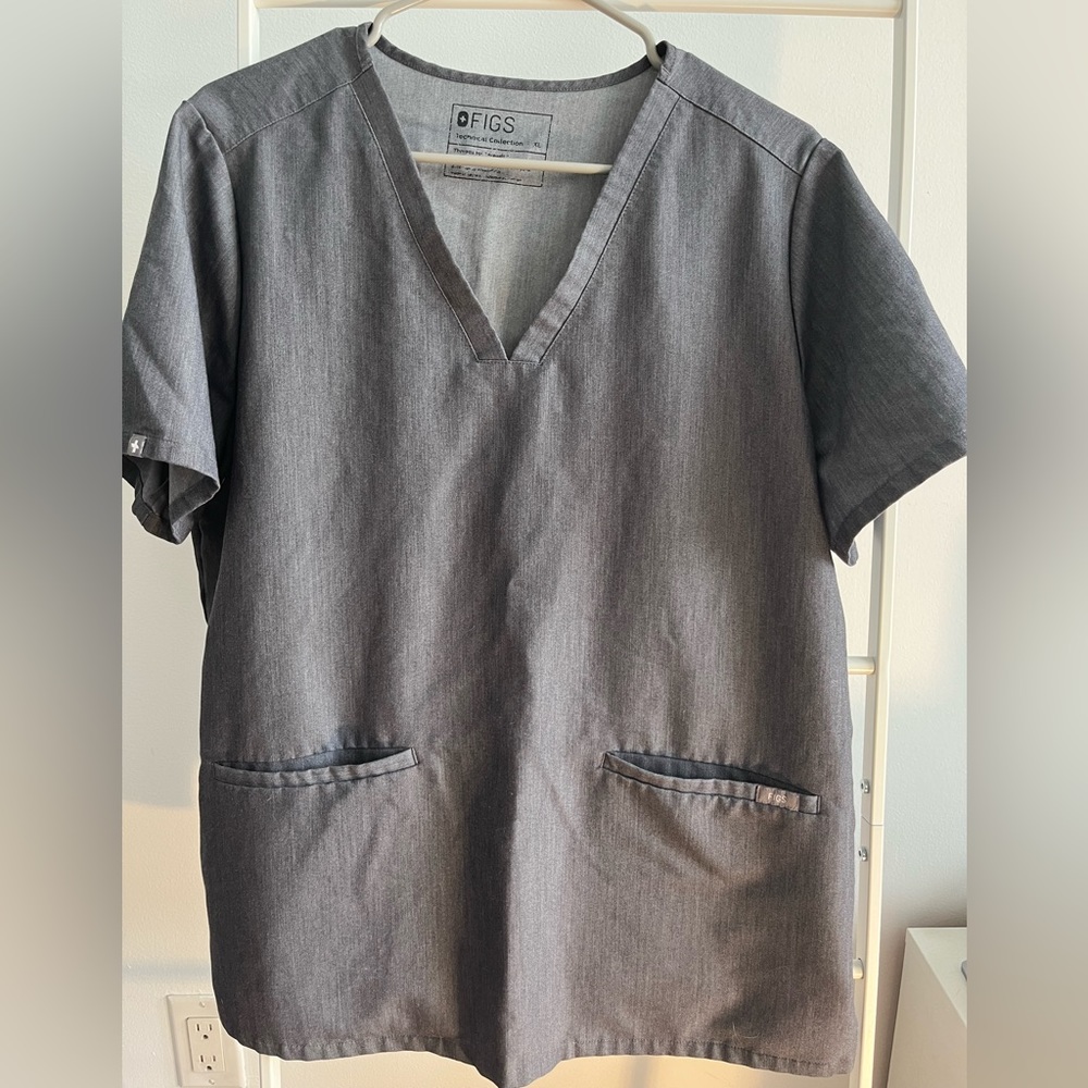 Figs Scrub Top - Casma™ Three-Pocket Scrub Top